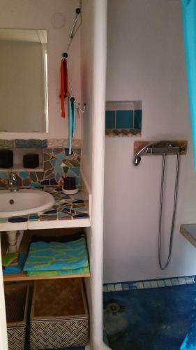 a bathroom with a shower and a sink at Coin Secret in Murs