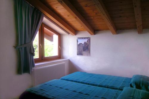 a bedroom with a bed and a window at A casa mia in Meduno