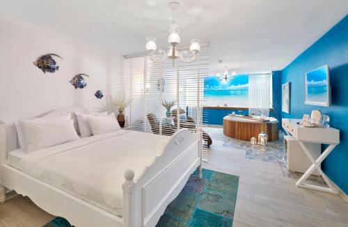 A bed or beds in a room at Gobene Alacati