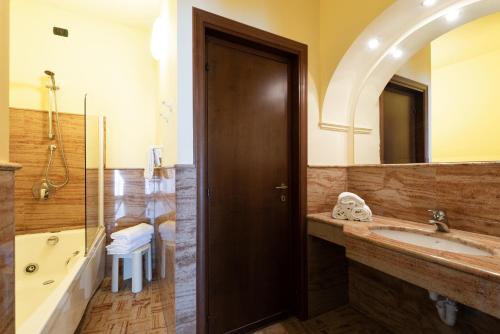 Koupelna v ubytování Hotel Du Parc