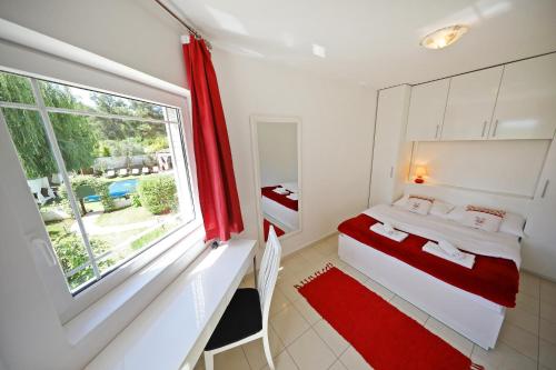 Ένα ή περισσότερα κρεβάτια σε δωμάτιο στο Apartments Mirakul