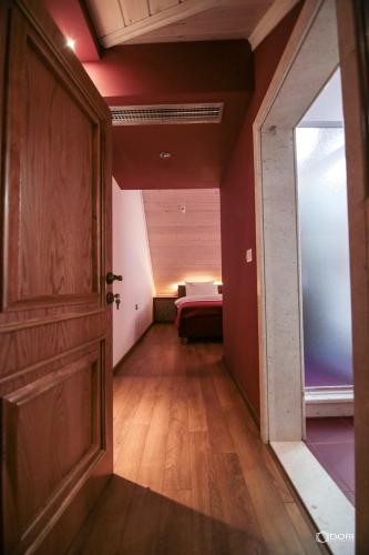 a hallway with a room with a bed and a door at Hotel Restaurant Vila Ime Voskopoje in Voskopojë