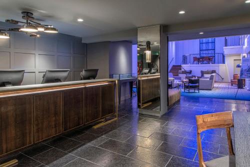 a lobby with a bar and a waiting room at Hotel Theodore in Seattle