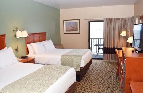 Imagen de la galería de Beachfront Hotel Houghton Lake, en Houghton Lake