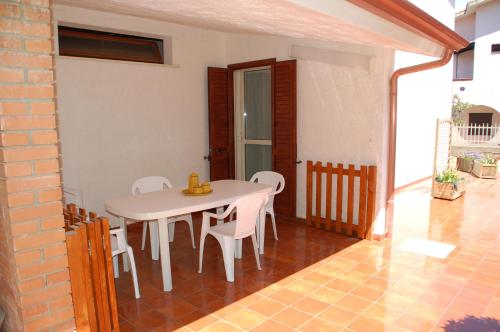 Gallery image of Lucia Holiday House Porto Pino in Porto Pino