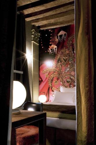 Hôtel du Petit Moulin, Haute Couture hotel by Lacroix photo 38