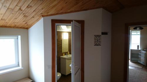 Koupelna v ubytování Guest House Dacha