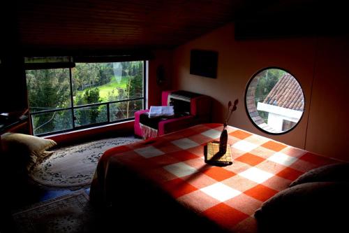a room with a table with a vase on it with a window at El Pedregal Sopó in Sopó
