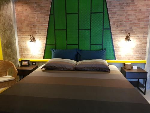 Ліжко або ліжка в номері Baan Baimai Boutique Room
