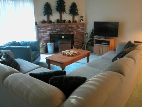 Slopeside Chalet – Photos 4