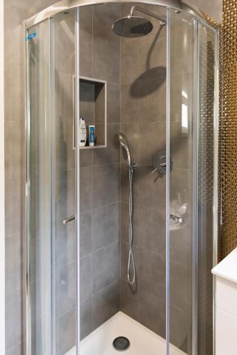 a shower with a glass door in a bathroom at Apartamento Ideal 3 in Lisbon