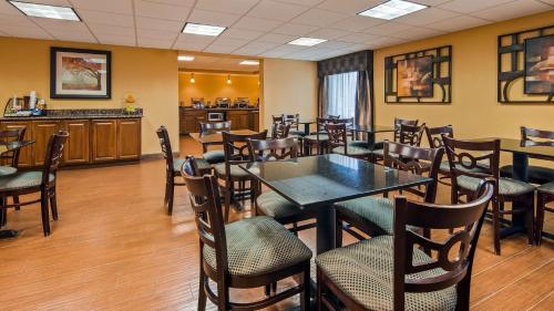 Restoran atau tempat lain untuk makan di Best Western Plus Parkway Hotel