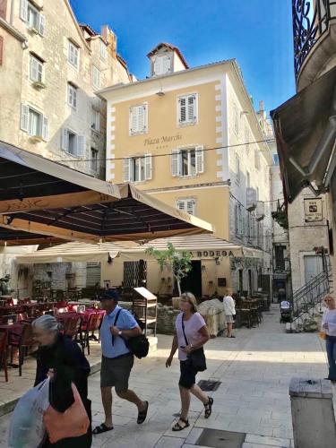 Επισκέπτες που μένουν στο Plaza Marchi Old Town - MAG Quaint & Elegant Boutique Hotels