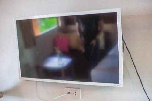 TV a/nebo společenská místnost v ubytování Flora I Talay
