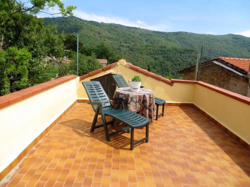 a patio with a table and chairs on a roof at Casa Tainin in Valloria