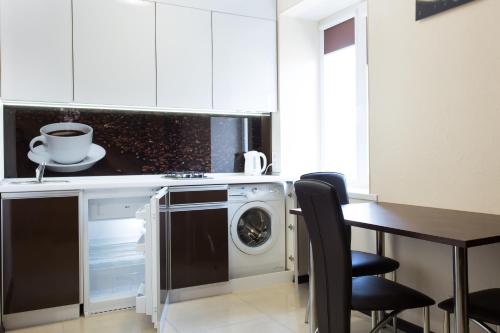 Η κουζίνα ή μικρή κουζίνα στο Kharkiv Apartments on Nauky avenue