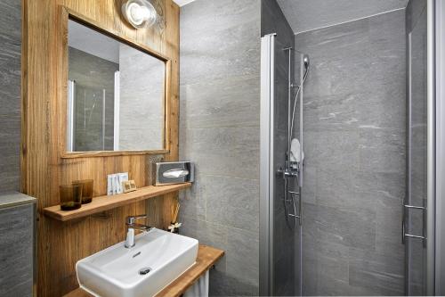Kúpeľňa v ubytovaní Alpenblick Weggis - Panorama & Alpen Chic Hotel