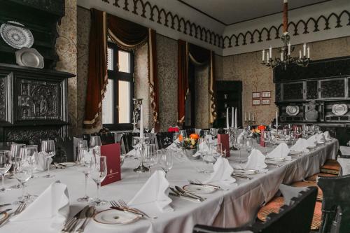 Restaurace v ubytování Hotel Schloss Mönchstein