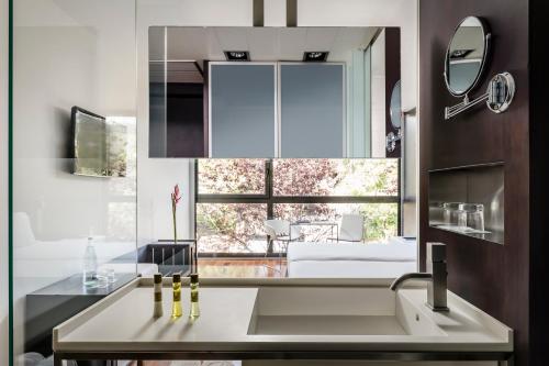 a kitchen with a sink and a mirror at Ikonik Anglí in Barcelona