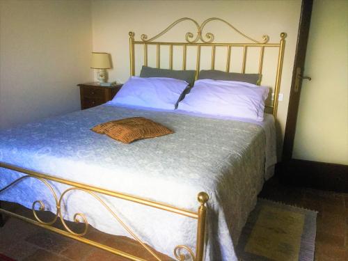 Un pat sau paturi într-o cameră la A Due Passi Dal Chianti