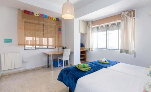 a bedroom with a bed and a desk in it at Céntrico piso con aparcamiento in Granada