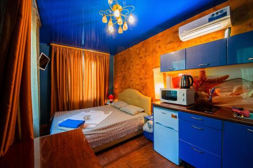サラトフにあるНа Зарубинаの小さなベッドルーム(ベッド1台、電子レンジ付)