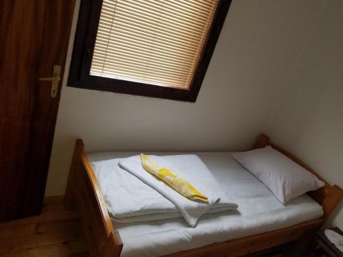 Una cama o camas en una habitación de Apartmani Lakicevic