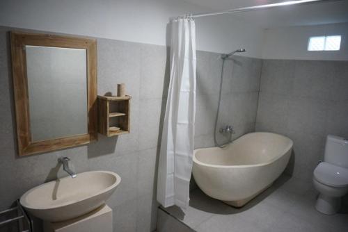 Ванная комната в Tangkas House