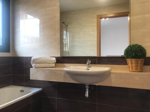 Kylpyhuone majoituspaikassa Apartamentos Deluxe Benicasim