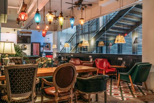 Coin salon dans l'établissement Chengdu Flipflop Hostel - Right Next To Taikooli & Metro - Chill & Social Rooftop Garden Bar - Free Activities - Friendly English Speaking Staff - Tibet, Panda, Buddha & Snow Mountain Tours