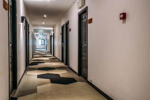 Photo de la galerie de l'établissement Chengdu Flipflop Hostel - Right Next To Taikooli & Metro - Chill & Social Rooftop Garden Bar - Free Activities - Friendly English Speaking Staff - Tibet, Panda, Buddha & Snow Mountain Tours, à Chengdu