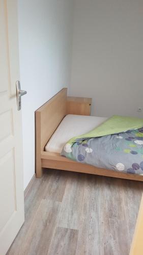 Postel nebo postele na pokoji v ubytování Chambre chez habitant