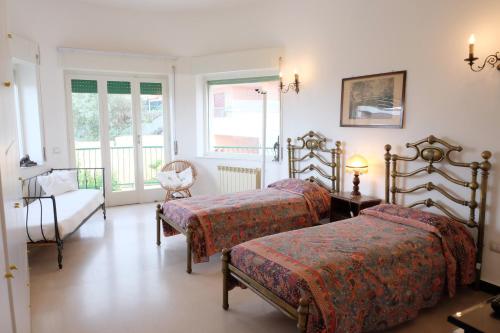 En eller flere senge i et værelse på Villa Ariosa