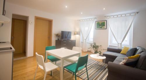 Apartments S&A