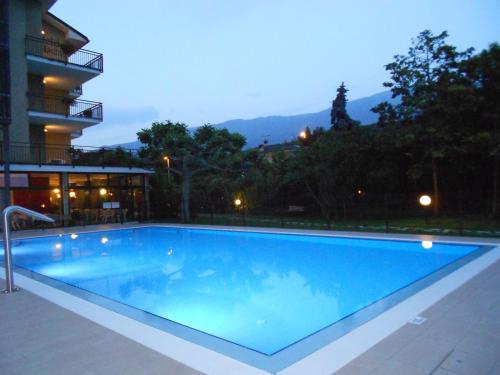 Bazén v ubytování Hotel Ristorante Daino nebo v jeho okolí