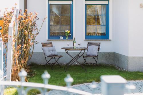a patio with a table and chairs in front of a house at Ostseevilla Dietlinde in Zingst