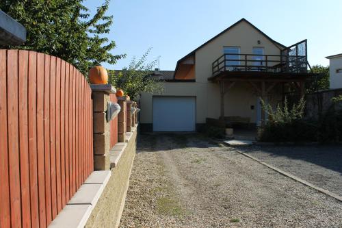 een hek voor een huis met een garage bij Penzion Horka in Horka nad Moravou