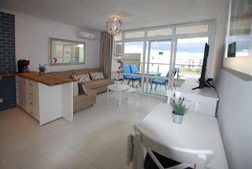 Central Apartment overlooking Yumbo centre with heated pool
