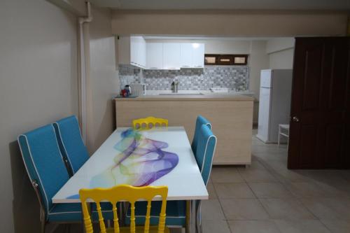 Η κουζίνα ή μικρή κουζίνα στο Deeps Hostel Eskişehir