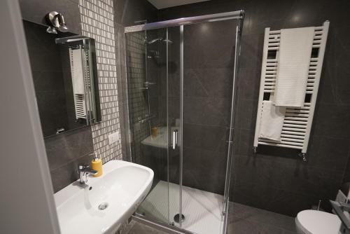 Salle de bains dans l'établissement B&B BORGO FORNACI