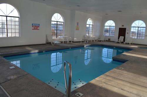 a swimming pool with blue water in a building at Days Inn by Wyndham Holbrook in Holbrook