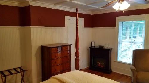 Postel nebo postele na pokoji v ubytování Hummingbird Inn