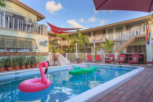 Kolam renang di atau dekat dengan The Big Coconut Guesthouse - Gay Men's Resort