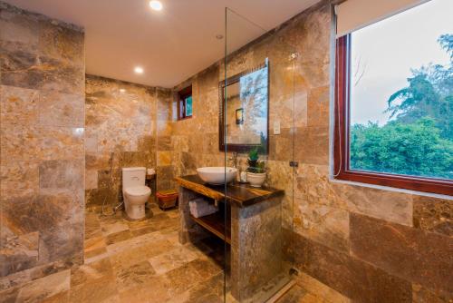 Phòng tắm tại Louis Villa Hoi An