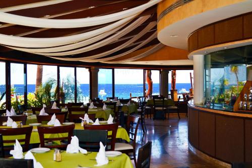 Ресторант или друго място за хранене в Hotel Palmas De Cortez
