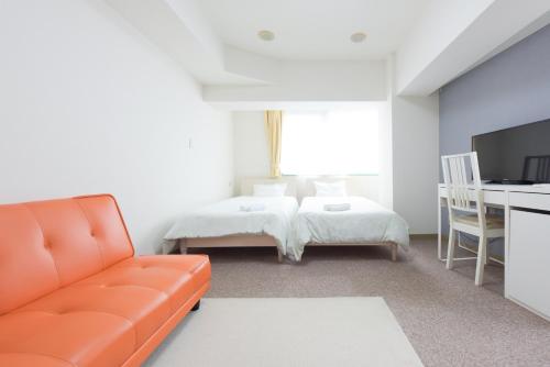 a living room with a couch and a bed at HIROKI Building in Tokyo