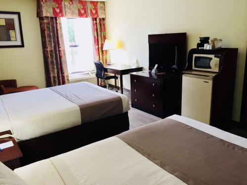 Ένα ή περισσότερα κρεβάτια σε δωμάτιο στο Best Western Butner Creedmoor Inn