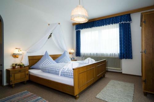 a bedroom with a bed with a canopy at Pension Landhaus Hochfeld in Zwiesel
