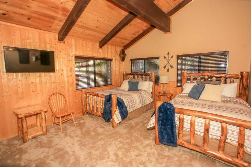 Katil atau katil-katil dalam bilik di The Lodge at Snow Summit Home