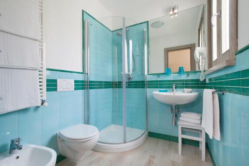 a bathroom with a toilet and a sink and a shower at Il Palmento Relais in Piano di Sorrento